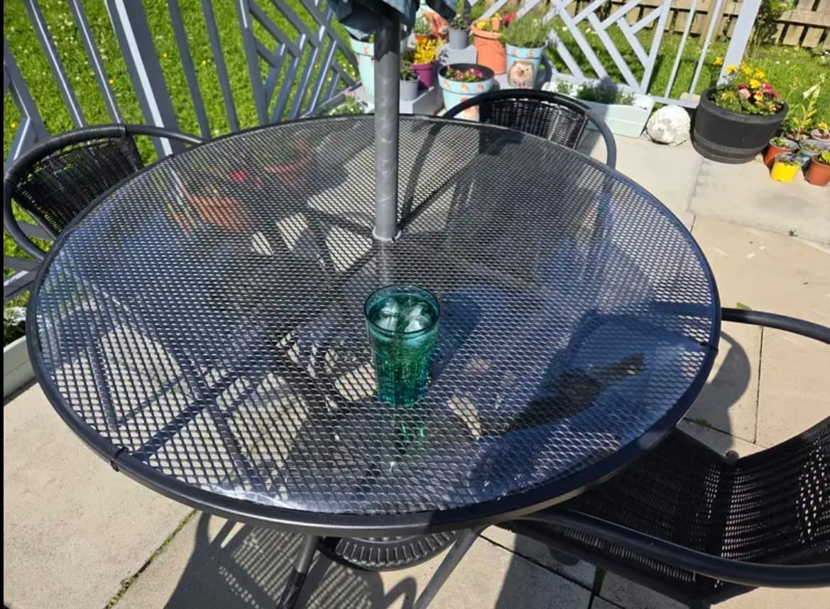 Miękkie szkło chroni blat stołu — zdjęcie od klienta